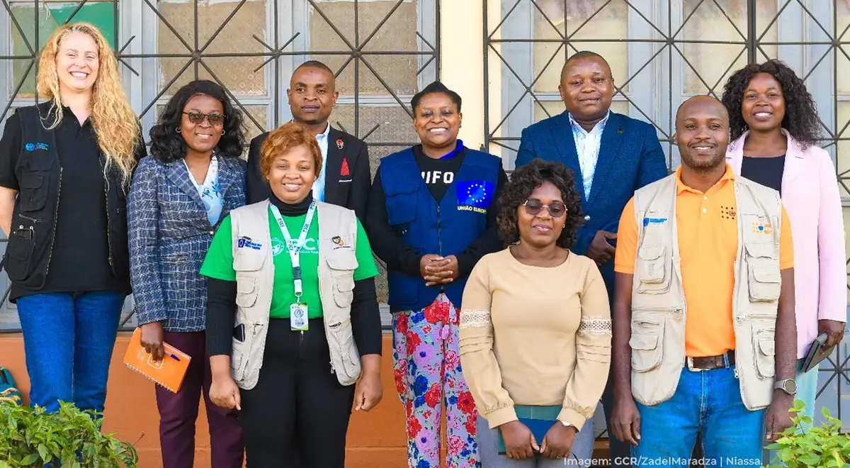 Equipas da União Europeia, do UNFPA e da GCR numa fotografia de grupo